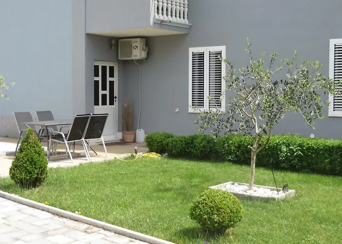 Banic Apartments With Pool