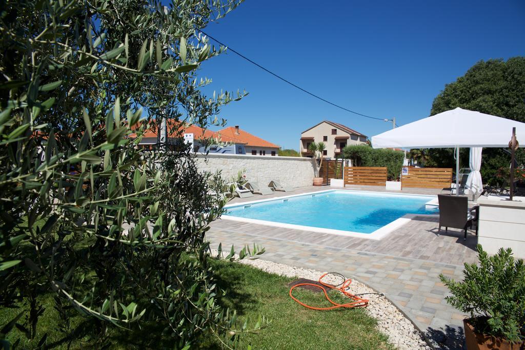 Apartment Banic With Pool