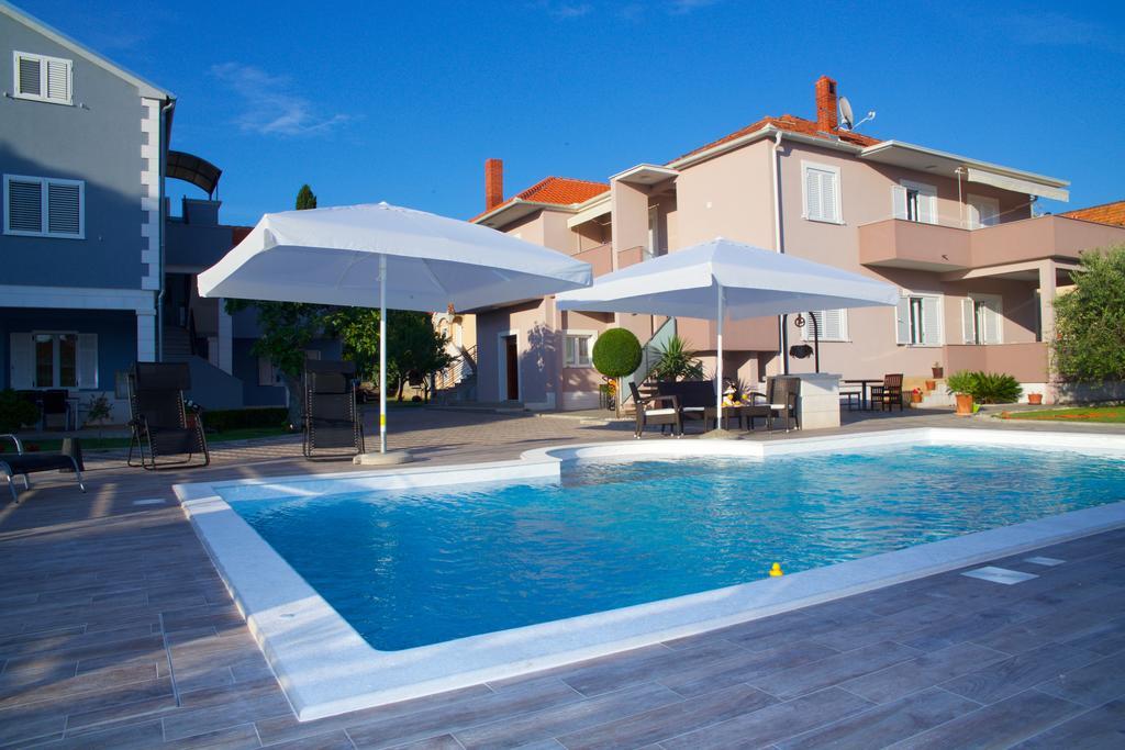 Apartment Banic With Pool *