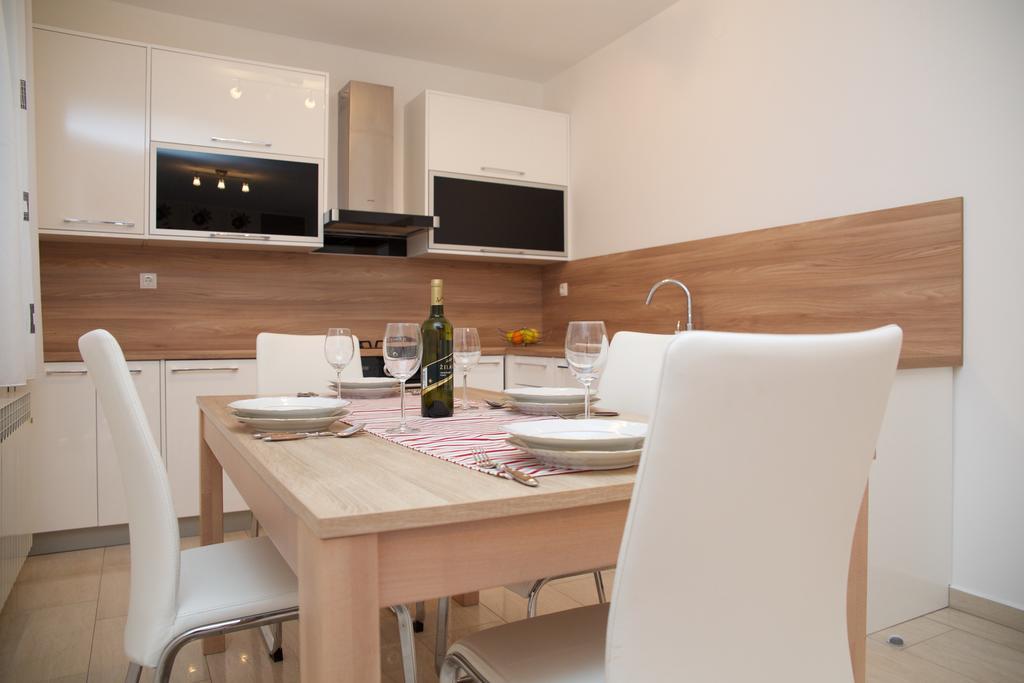 Apartment Banic With Pool
