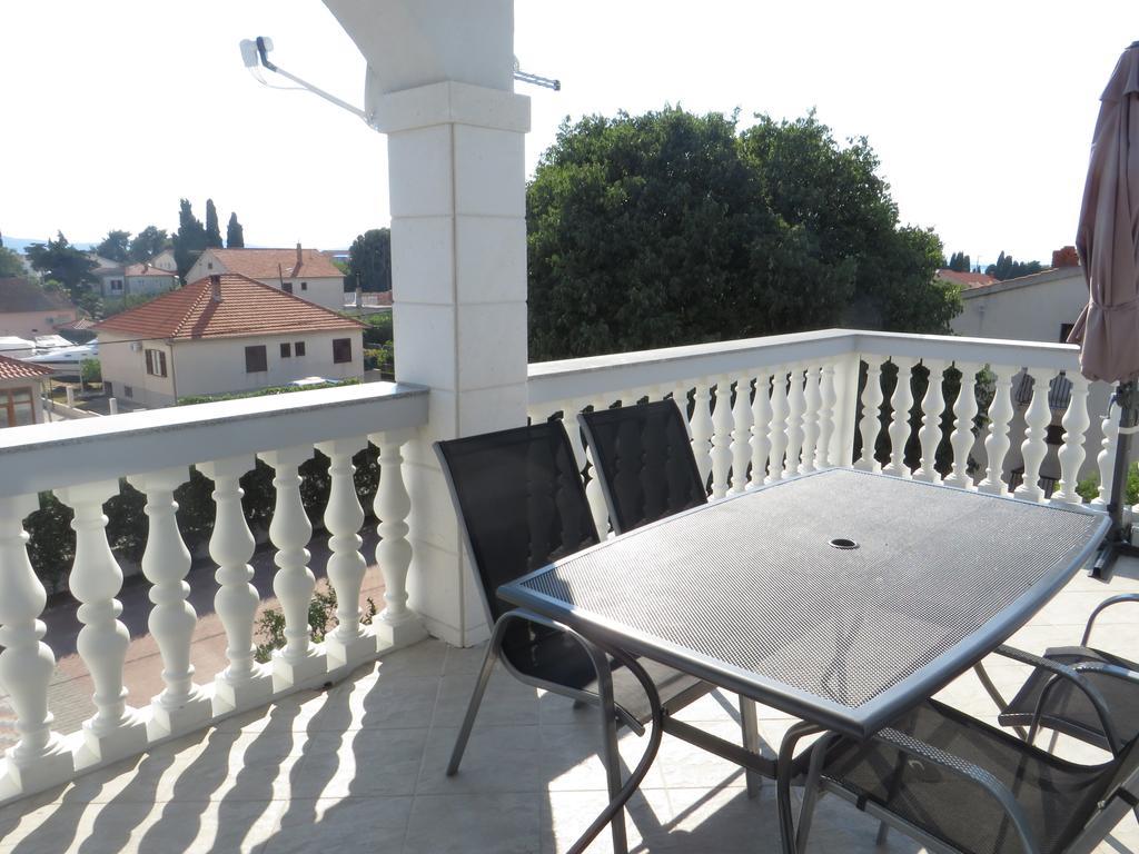 Banic With Pool Apartmán