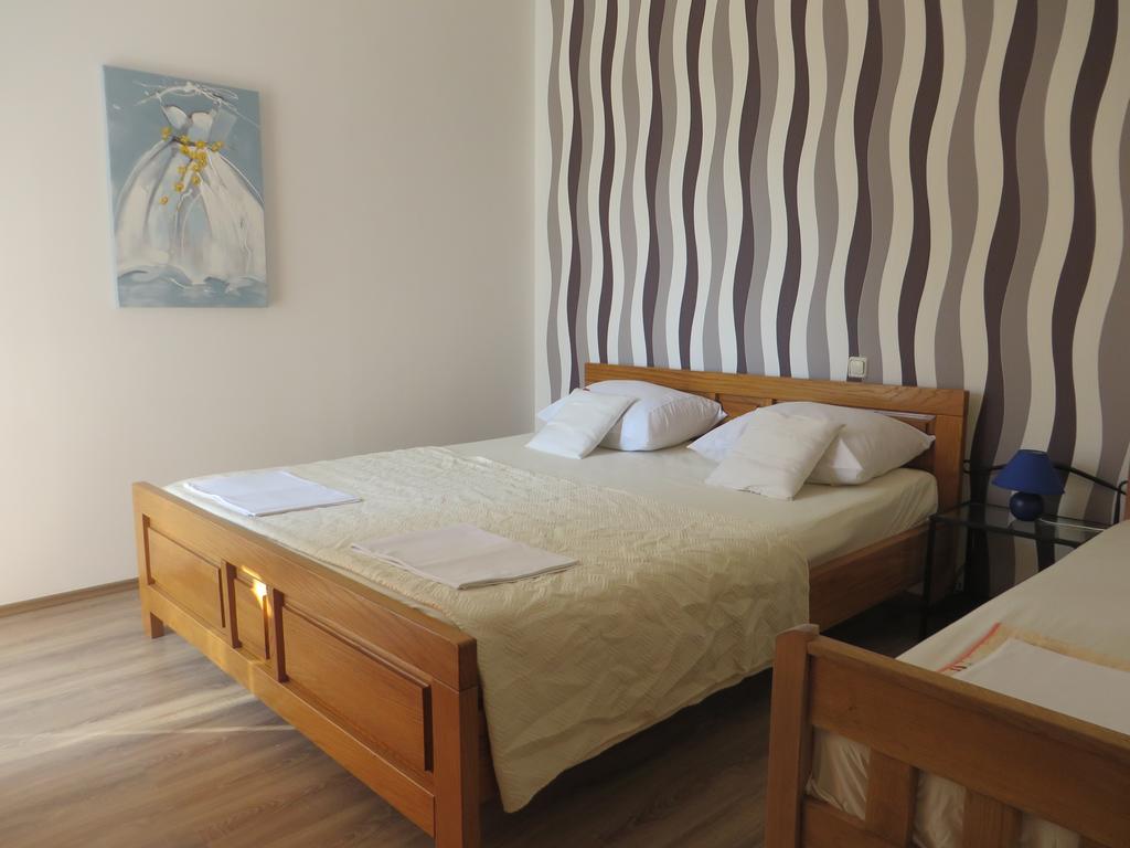 Banic With Pool Apartmán