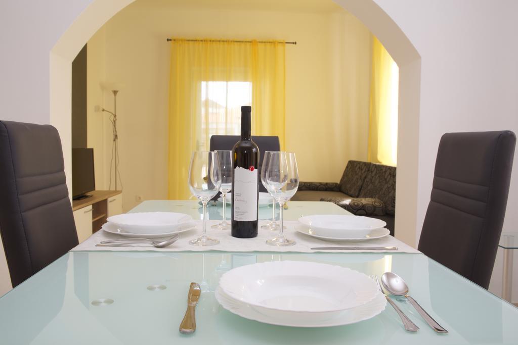 Banic With Pool Apartment